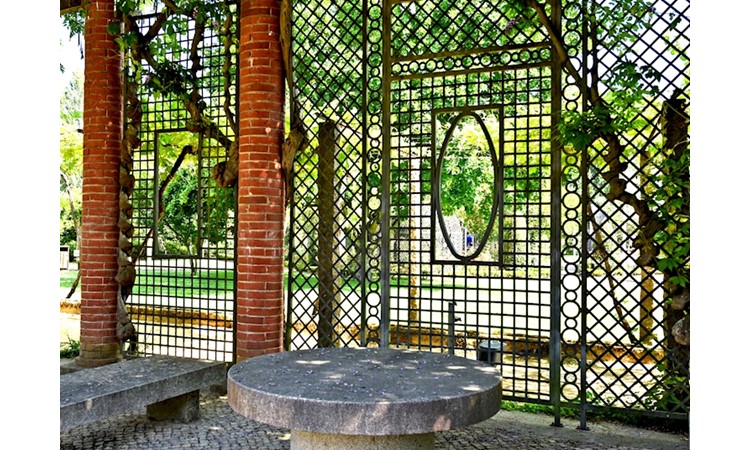 Parque do Arnado and the Riverside Gardens of Arcozelo