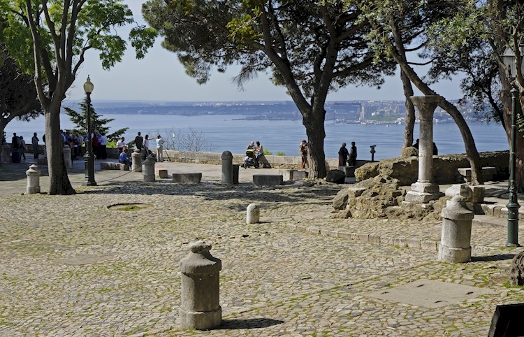 Garden of São Jorge Castle