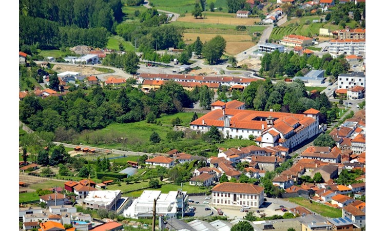 Cerca e Claustro do Mosteiro de Arouca