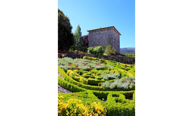Cerca e Claustro do Mosteiro de Arouca