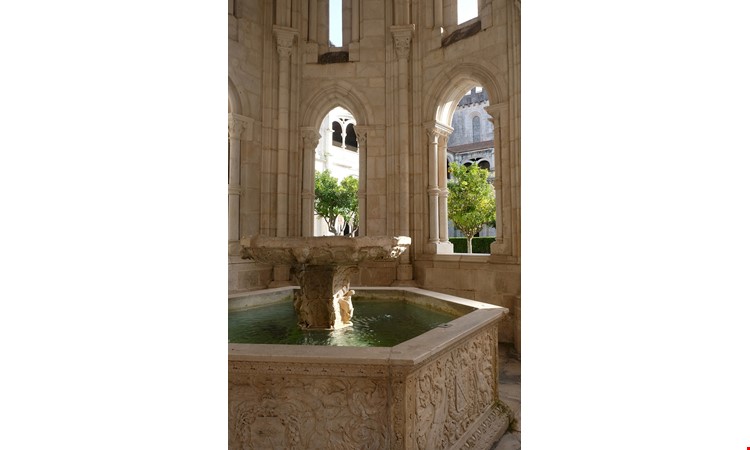 Cerca do Mosteiro de Alcobaça